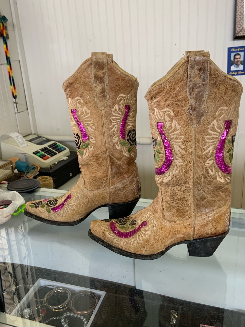 Vintage Corral women’s Horseshoe Overlay Western Boots